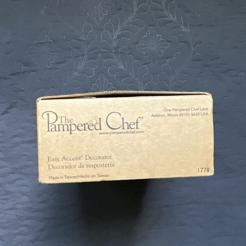 The Pampered Chef Easy Accent Decorator 1778 Complete Cakes Craft Open Box READ